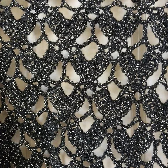 Beautiful vintage handmade shawl, black with silver threads - Picture 2 of 2